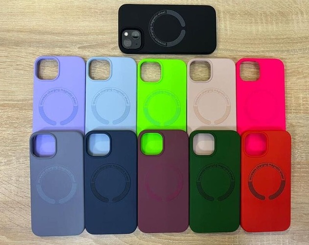 Накладка Apple iPhone 15 Pro фуксия Soft Touch силикон SafeMag