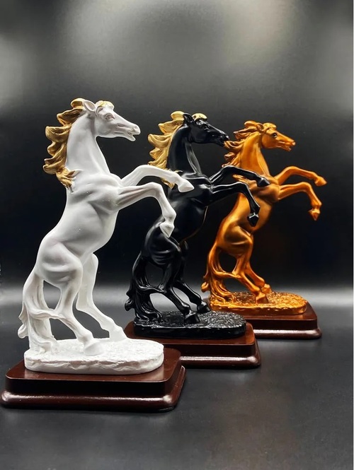 Фигурка Лошадь на подставке дерево