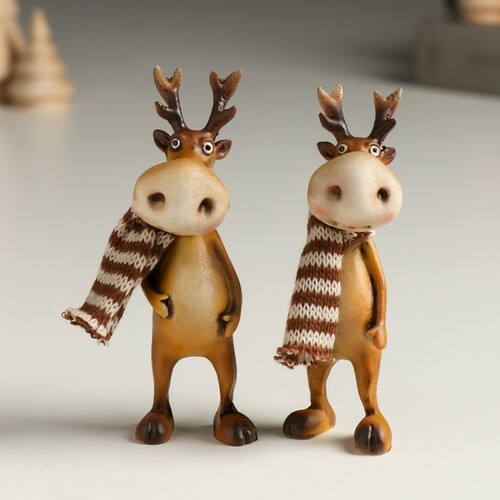 Фигурка «Лосяш в полосатом шарфе»