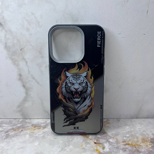 Накладка Tecno Spark 40C 5G черно-белый с бортиком вокруг камеры силикон+пластик Животные Тигр огненный