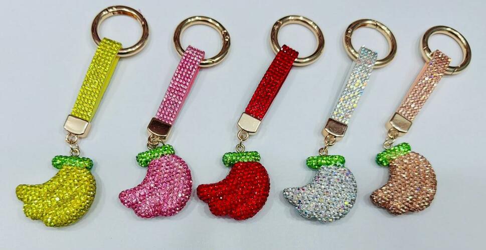 Брелок Бананы объемный стразы