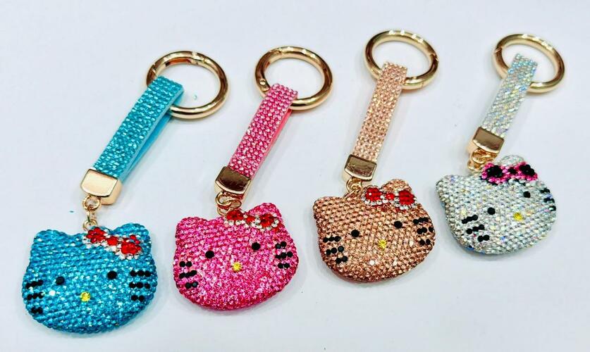 Брелок Китти объемная стразы