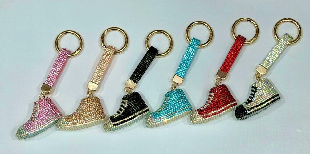 Брелок Кеды объемные стразы