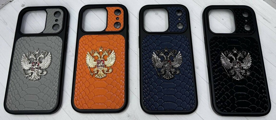 Накладка Apple iPhone 17 Pro Max коричневый с бортиком вокруг камеры силикон+кожа Герб РФ